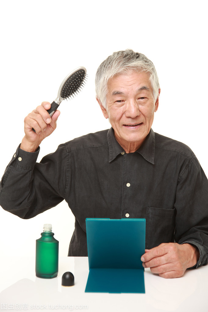 高級(jí)日本人如何通過專業(yè)沐浴用品實(shí)現(xiàn)頭發(fā)恢復(fù)與頭皮健康